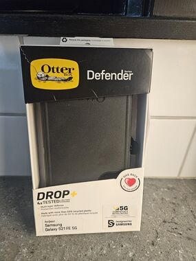 OtterBox Defender Case Samsung Galaxy S21 FE 5G Black w Holster Belt Clip